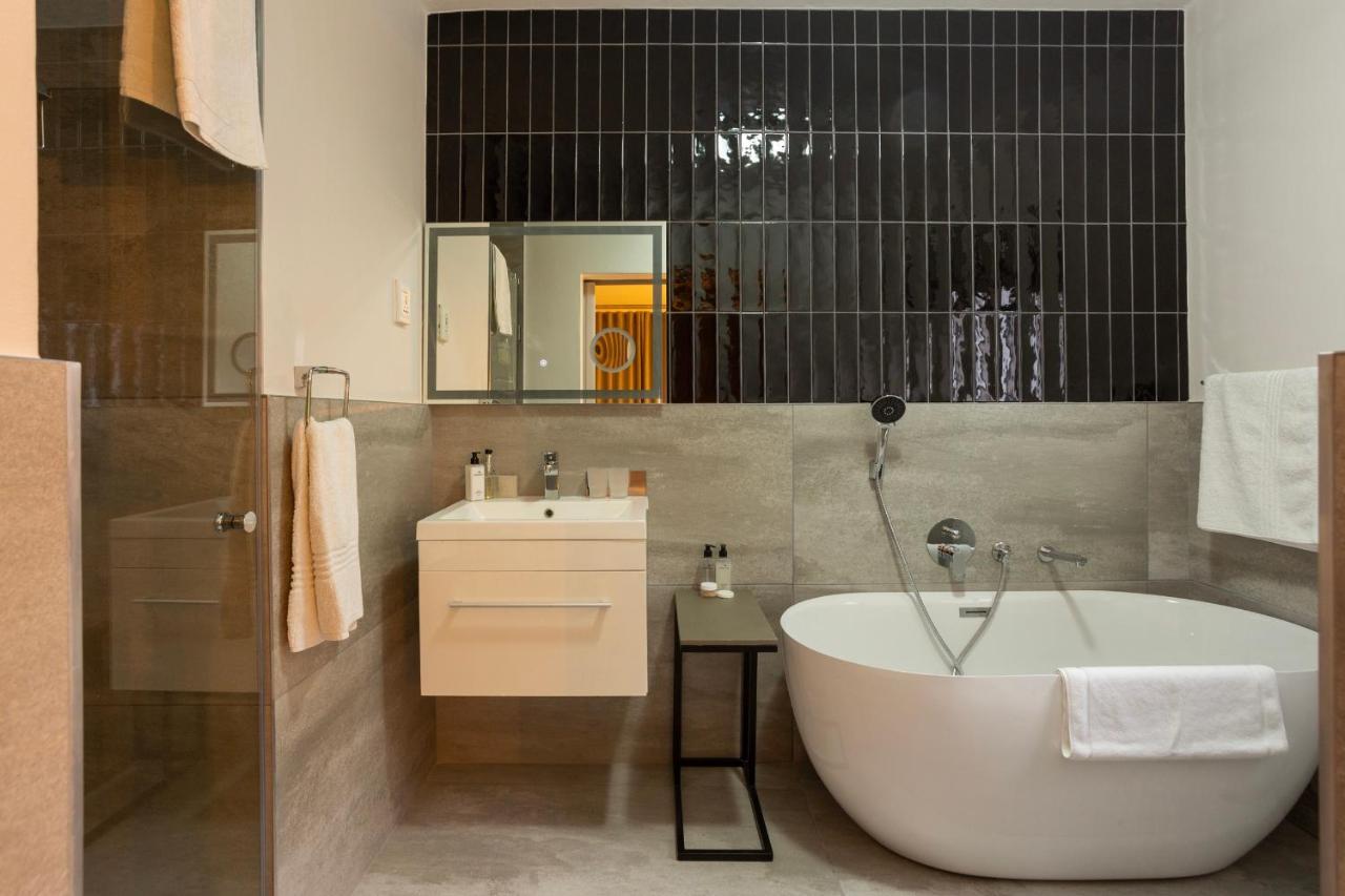 Nova Boutique Hotel, Spa And Conference Venue Port Elizabeth Bagian luar foto